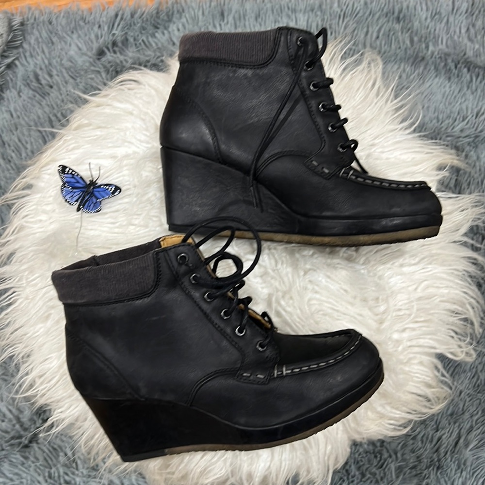 Clarks black leather wedge bootie